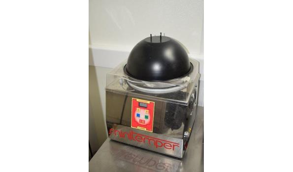 OVERNAME HANDELSFONDS van de FALING CHOLATE WIZARD bv - complete inventaris van een horecazaak gespecialiseerd in chocolade en suikerwerk